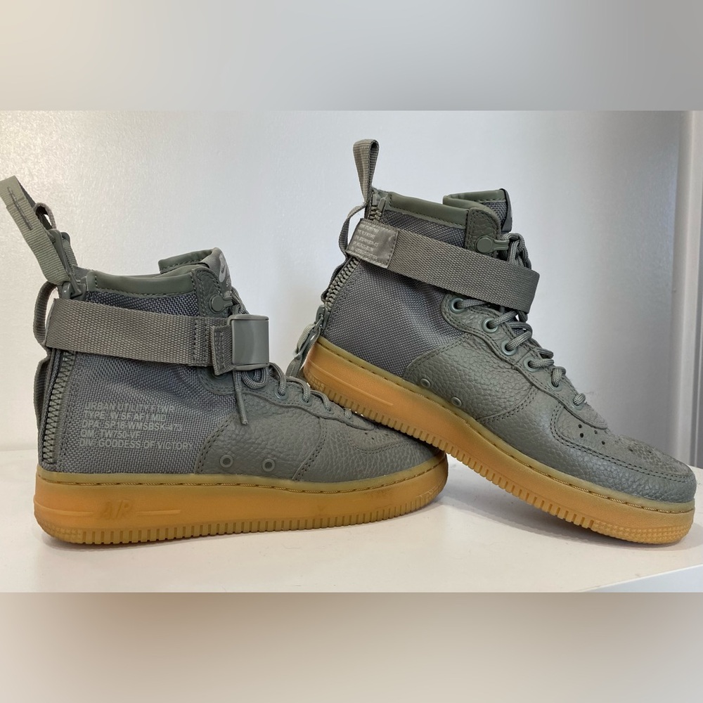 NIKE SF Air Force 1 Mid Gray Sneakers with Gum Sole